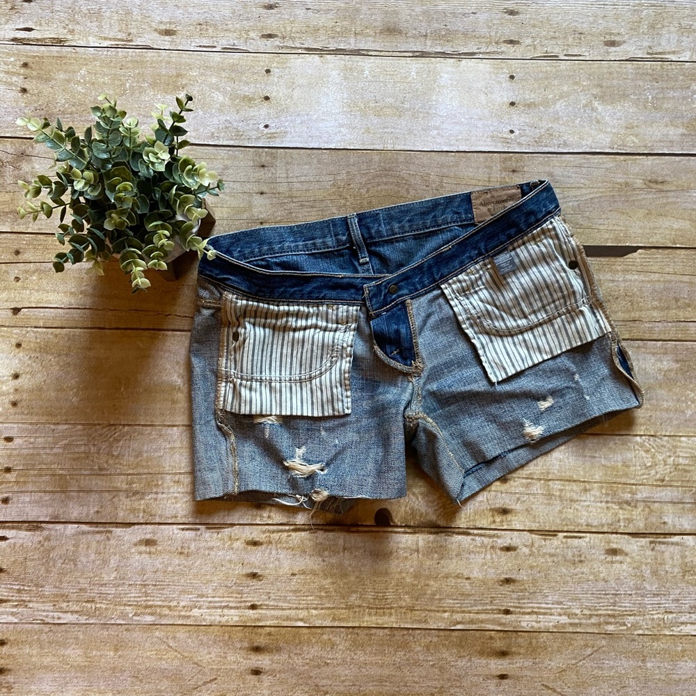 ✨Abercrombie & Fitch distressed shorts✨ - Picture 9 of 13